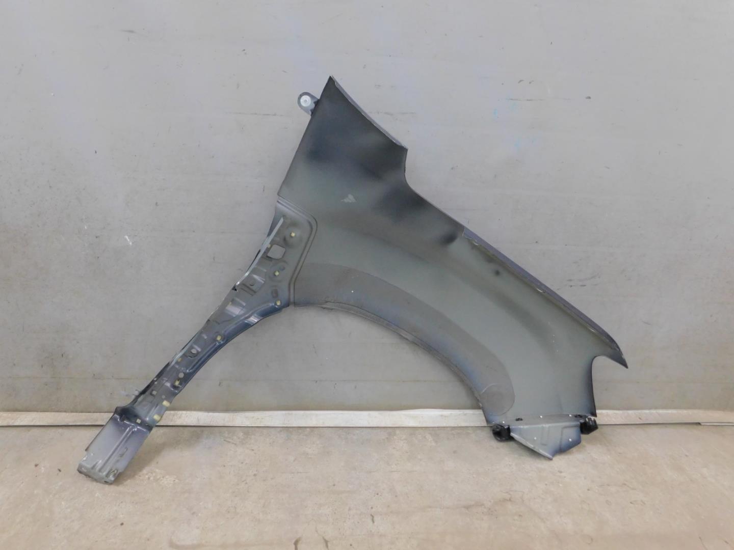 Крыло переднее левое