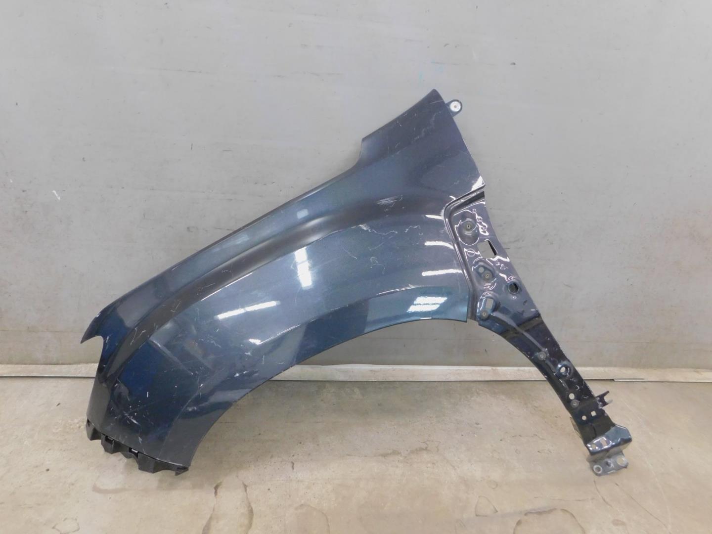 Крыло переднее левое