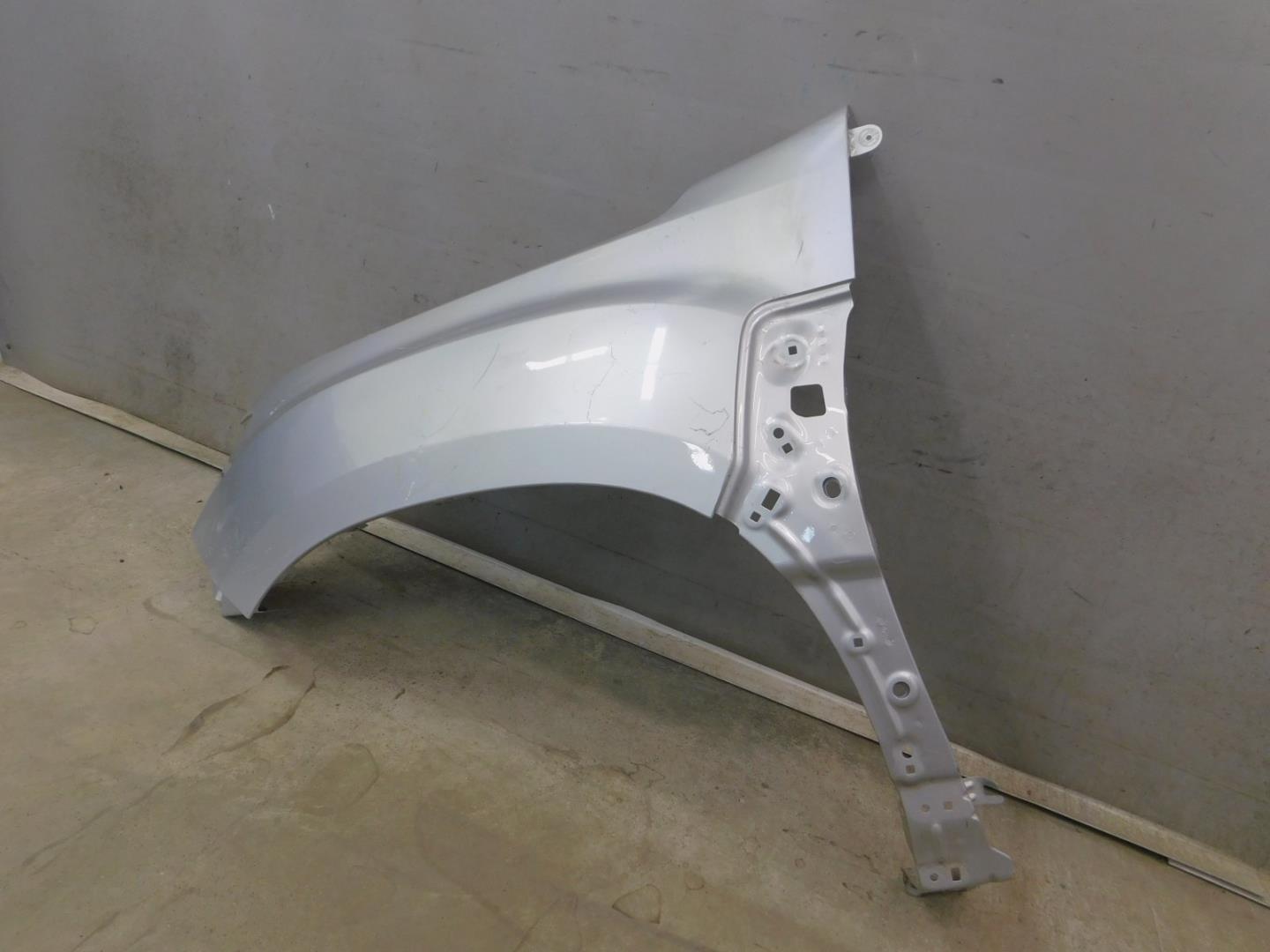 Крыло переднее левое