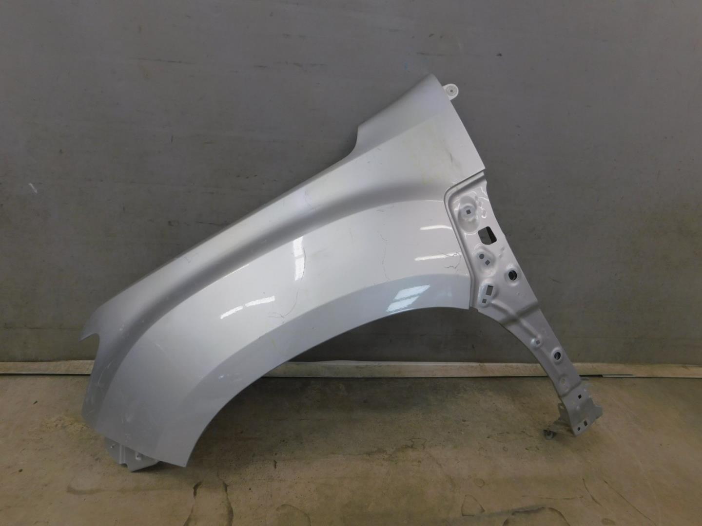 Крыло переднее левое