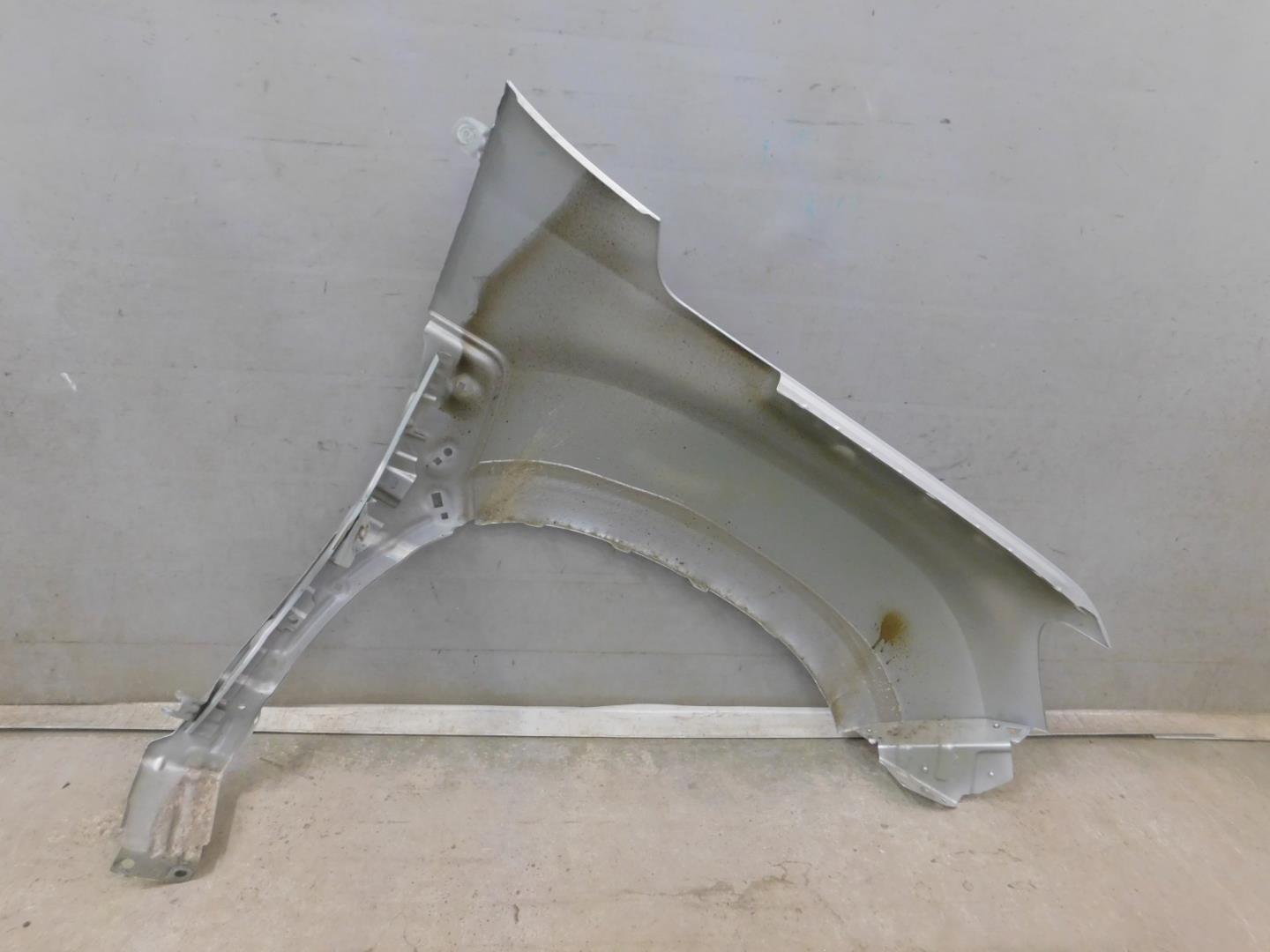 Крыло переднее левое