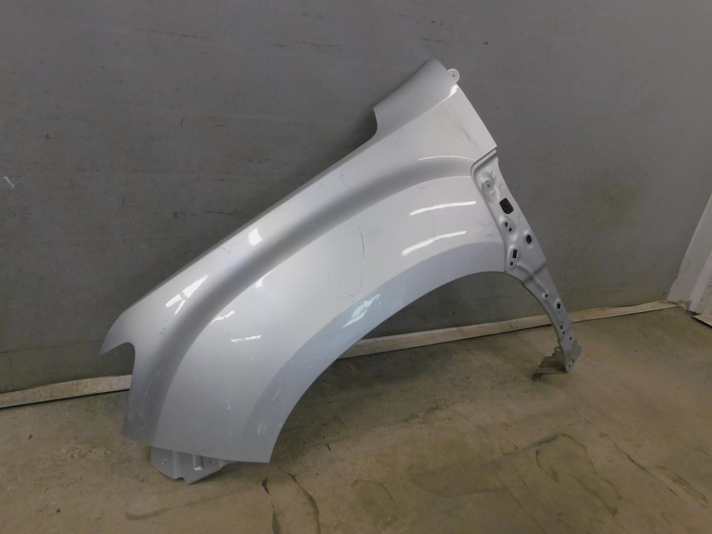 Крыло переднее левое