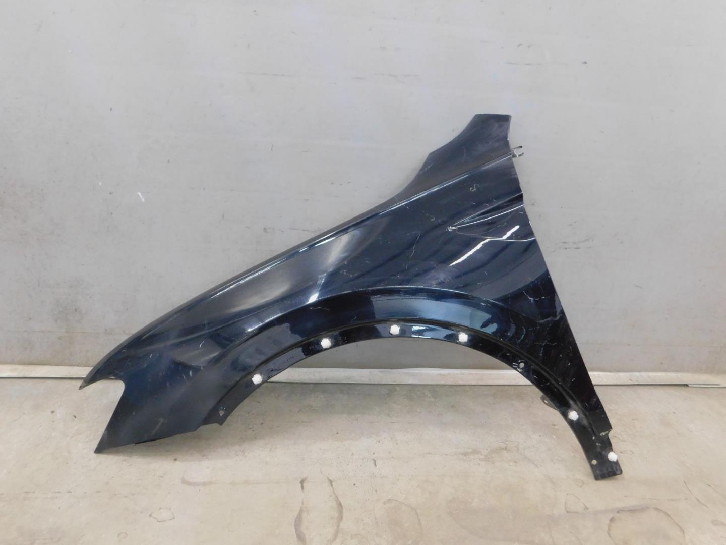 Крыло переднее левое