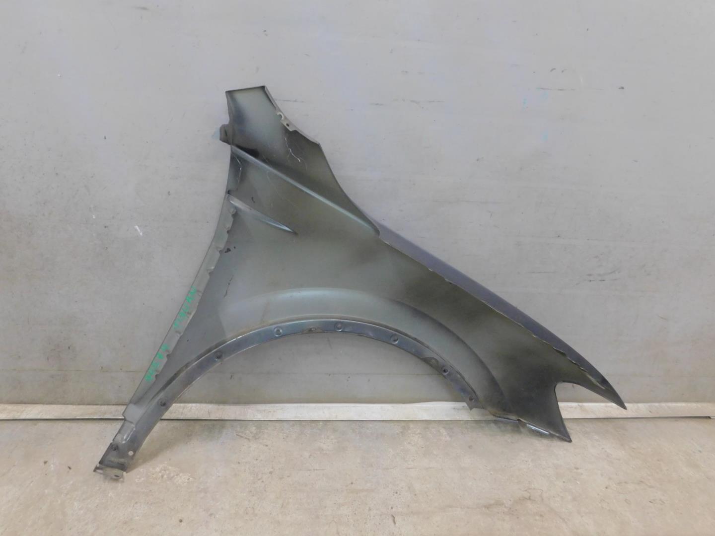 Крыло переднее левое