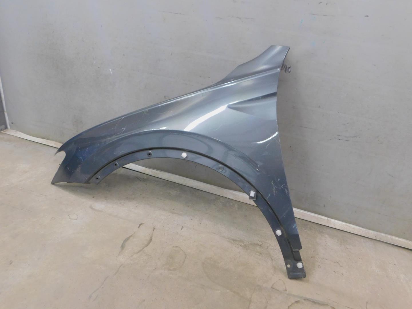 Крыло переднее левое