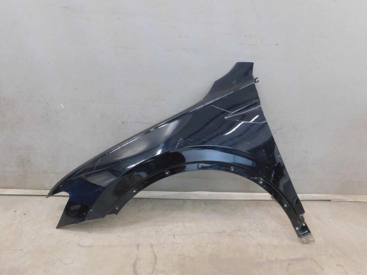 Крыло переднее левое