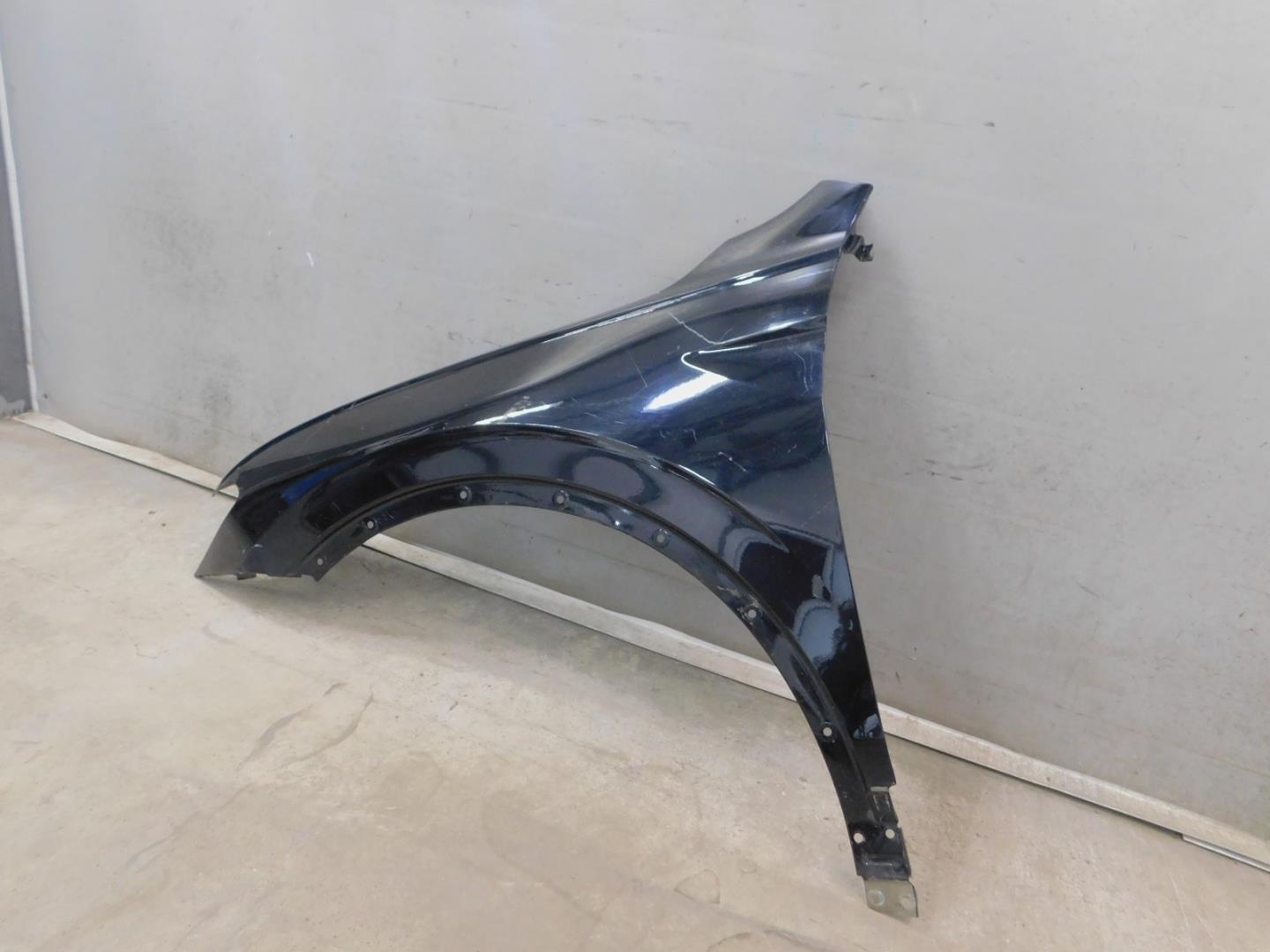 Крыло переднее левое