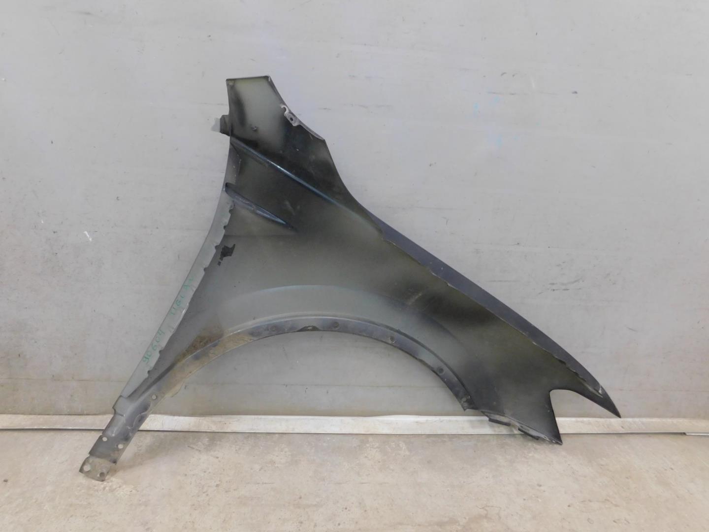 Крыло переднее левое