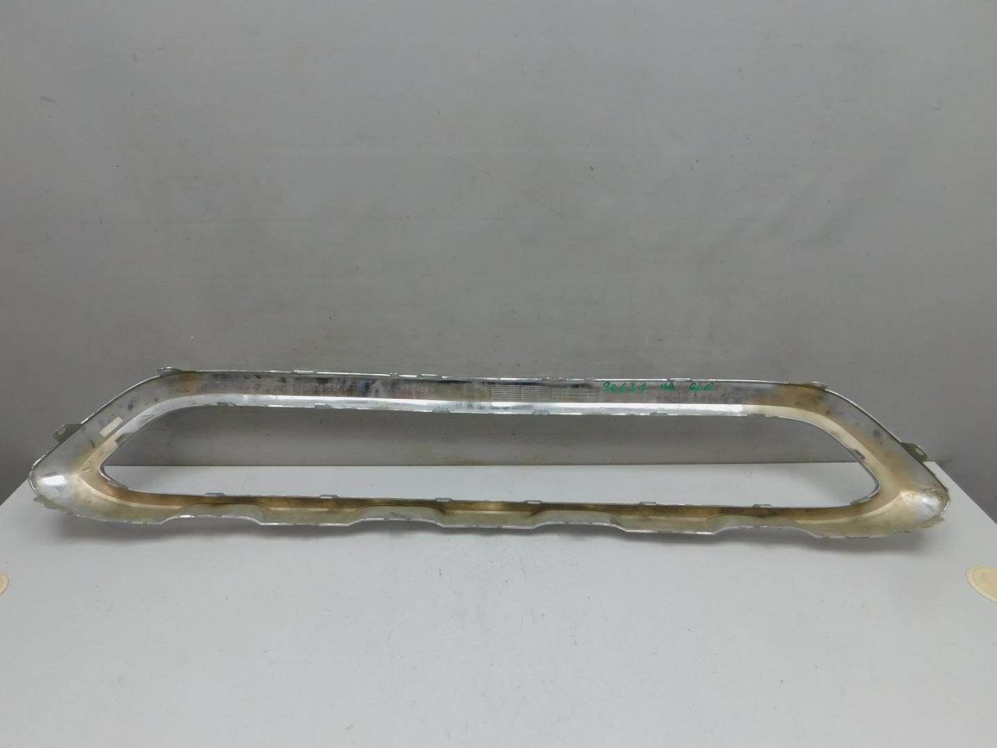 Накладка переднего бампера