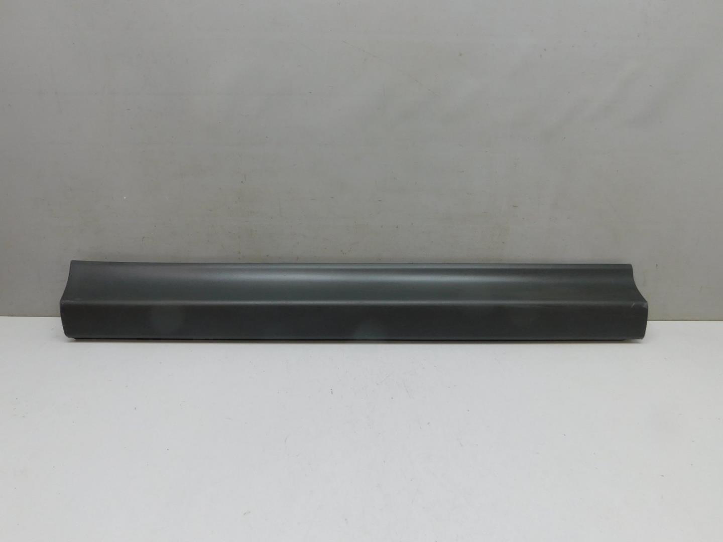 Накладка двери передней левой