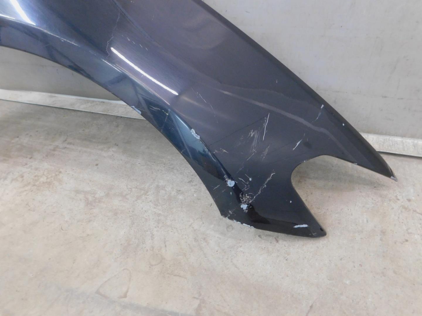 Крыло переднее правое