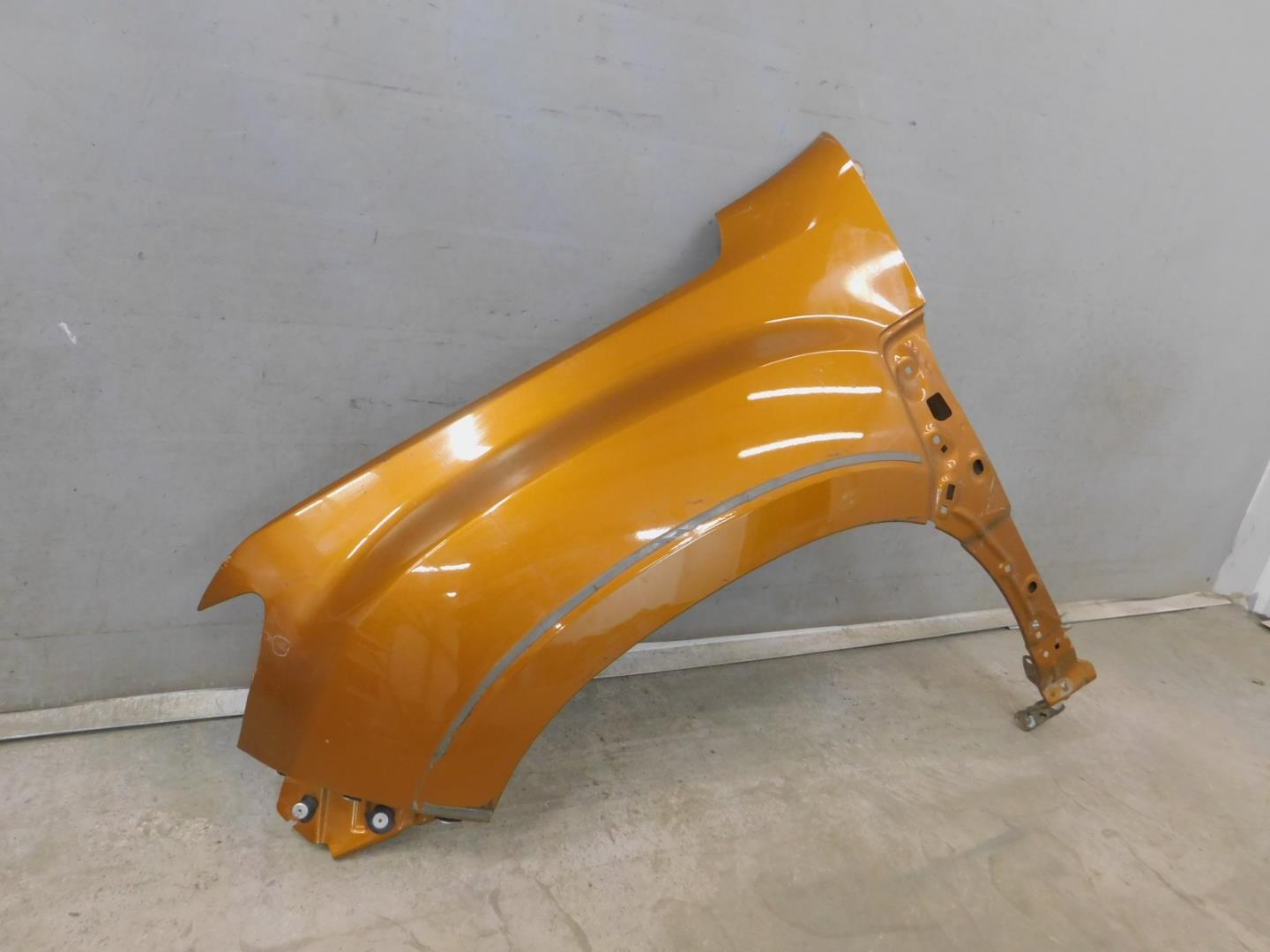 Крыло переднее левое