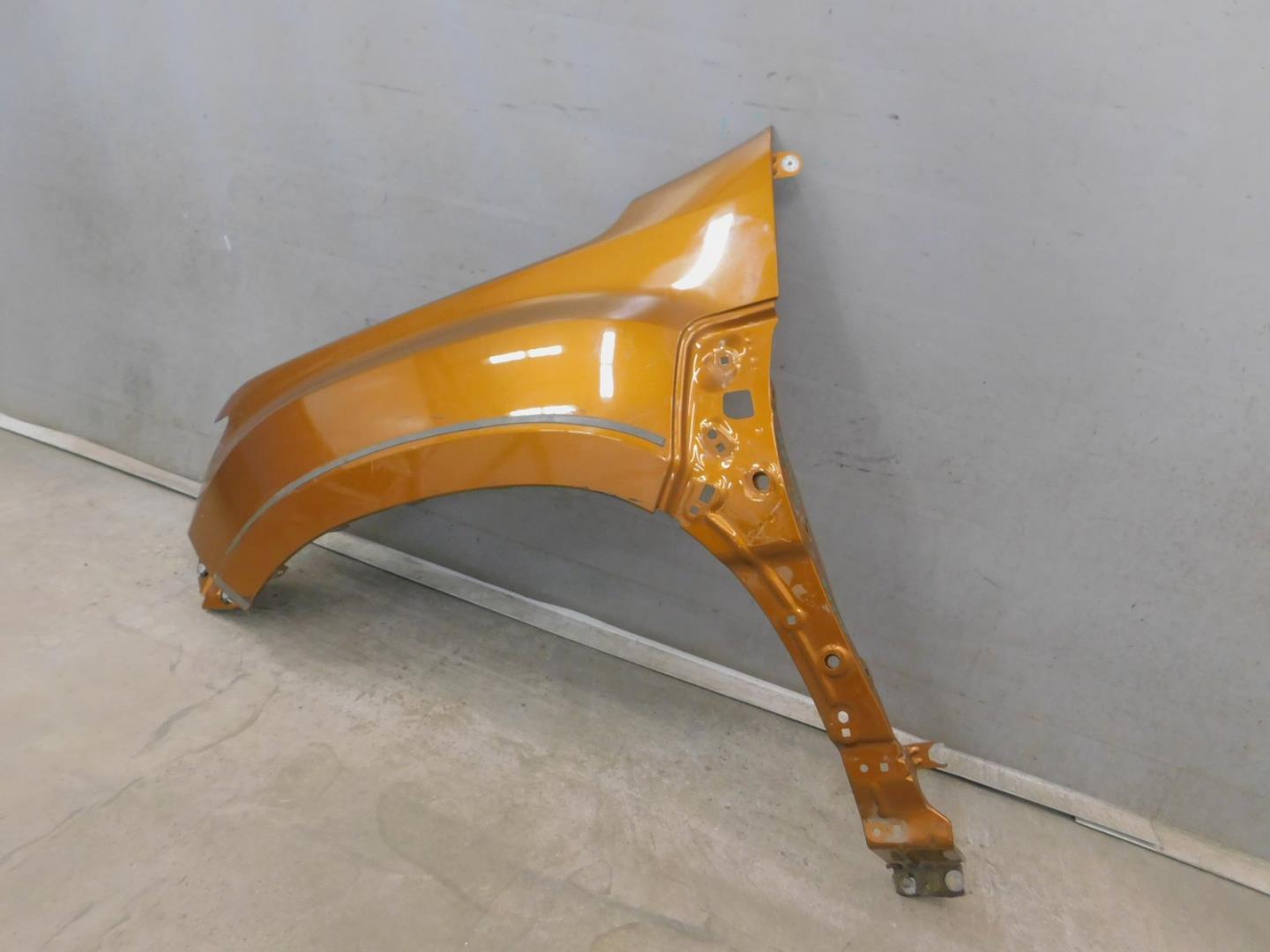 Крыло переднее левое