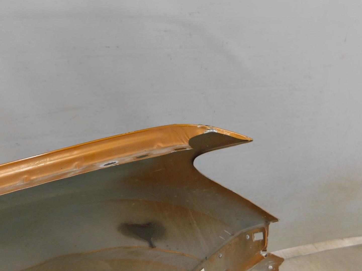 Крыло переднее левое