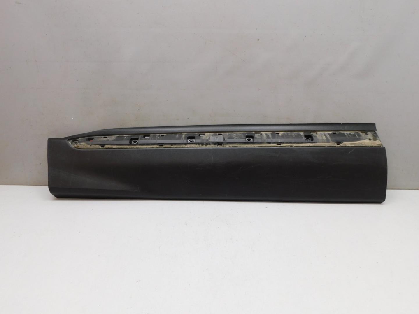 Накладка двери передней левой