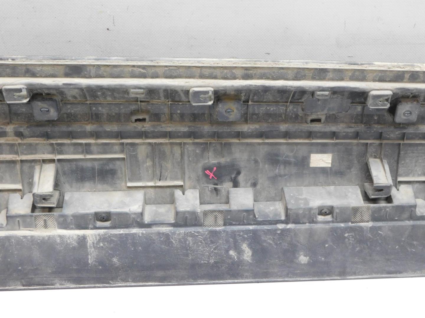 Накладка двери передней левой