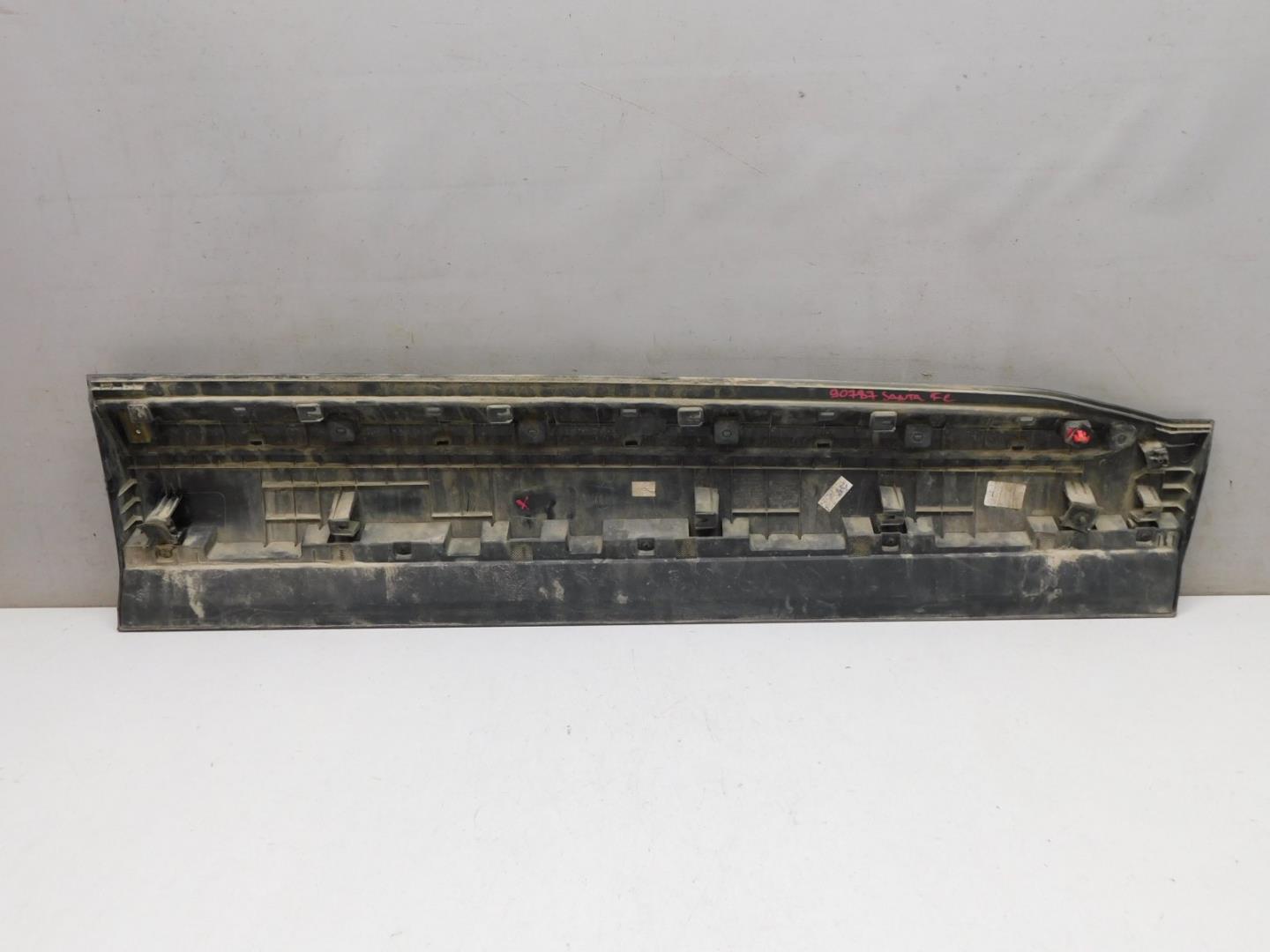 Накладка двери передней левой