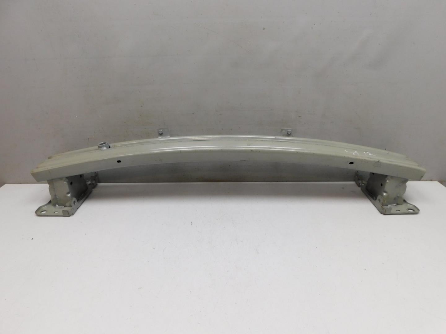 Усилитель переднего бампера