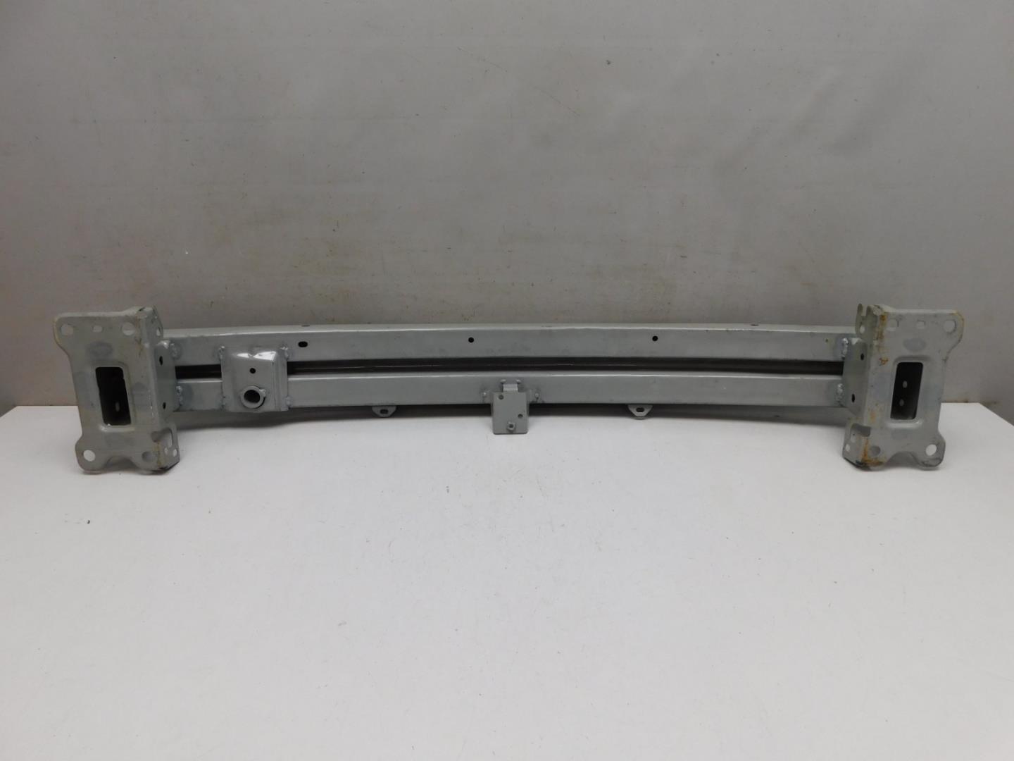 Усилитель переднего бампера