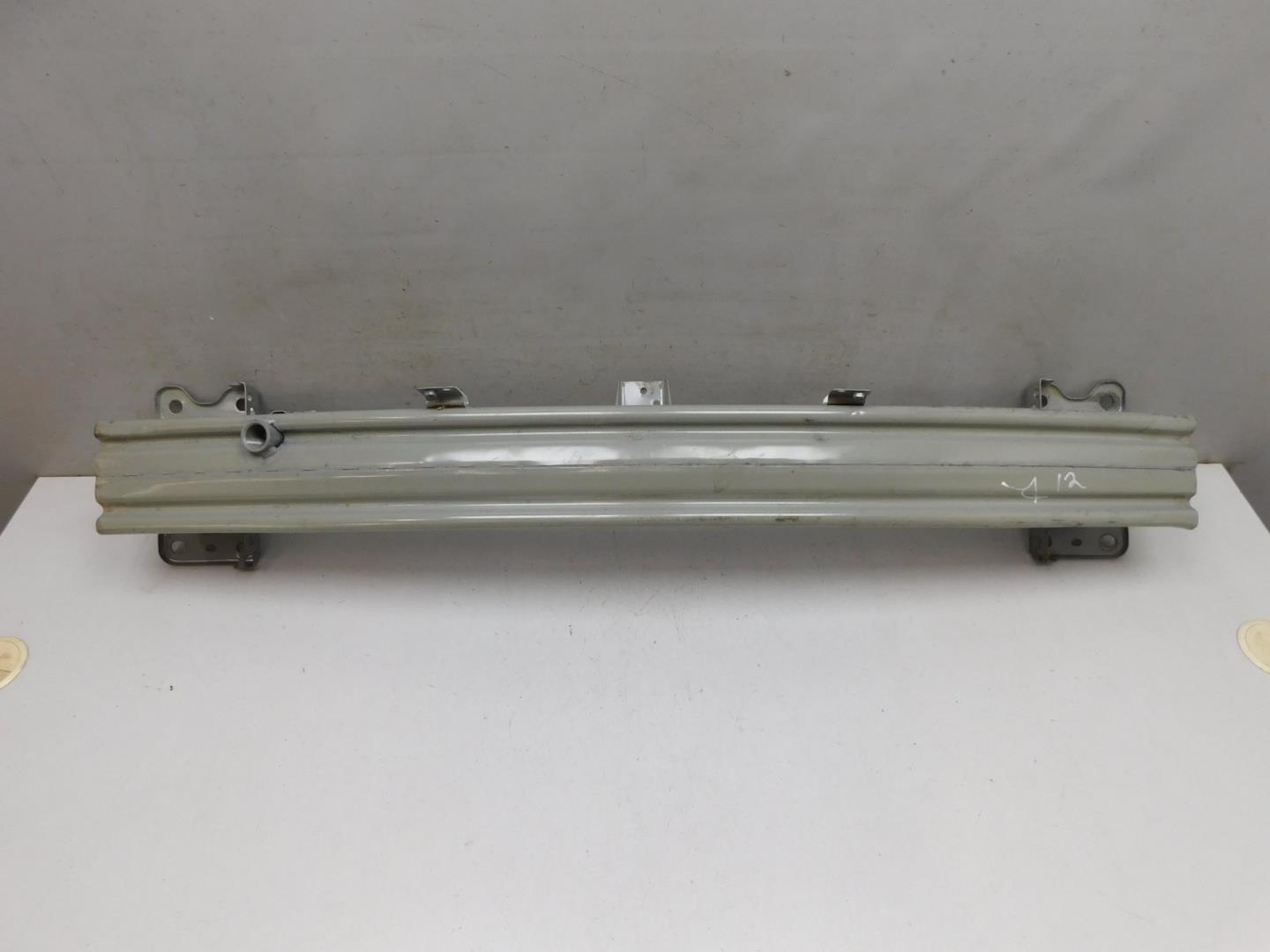 Усилитель переднего бампера