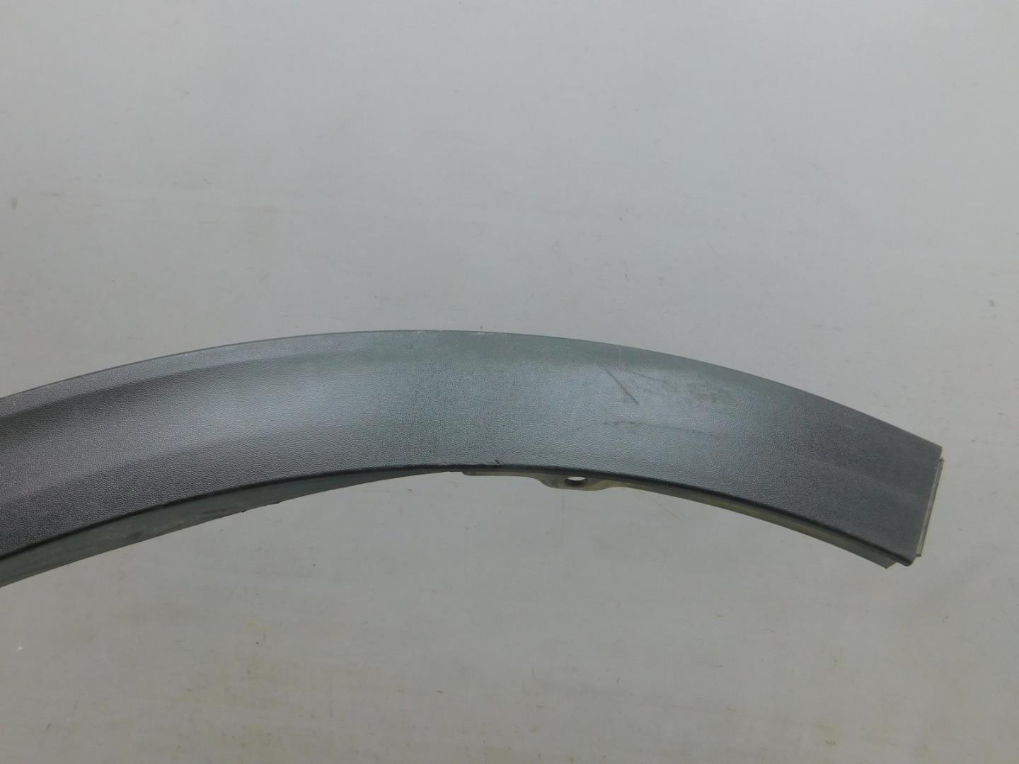 Накладка переднего крыла левого