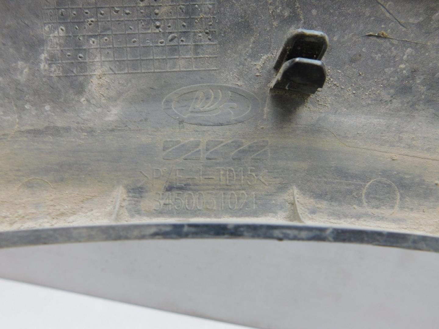 Накладка заднего крыла правого