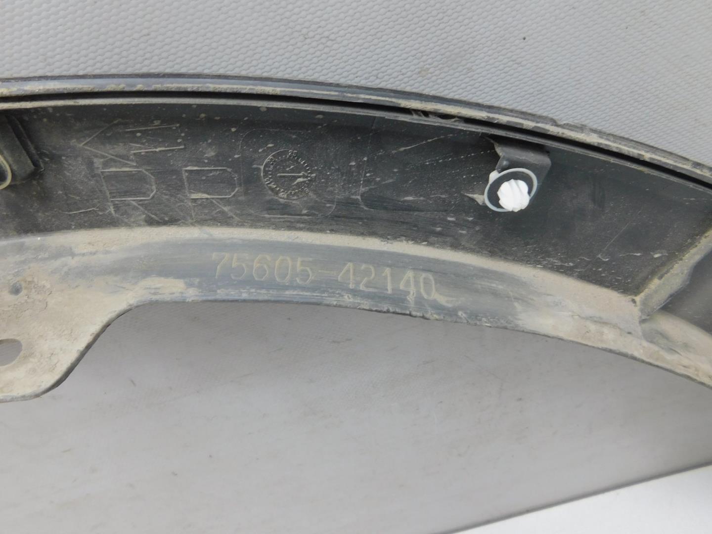 Накладка заднего крыла правого