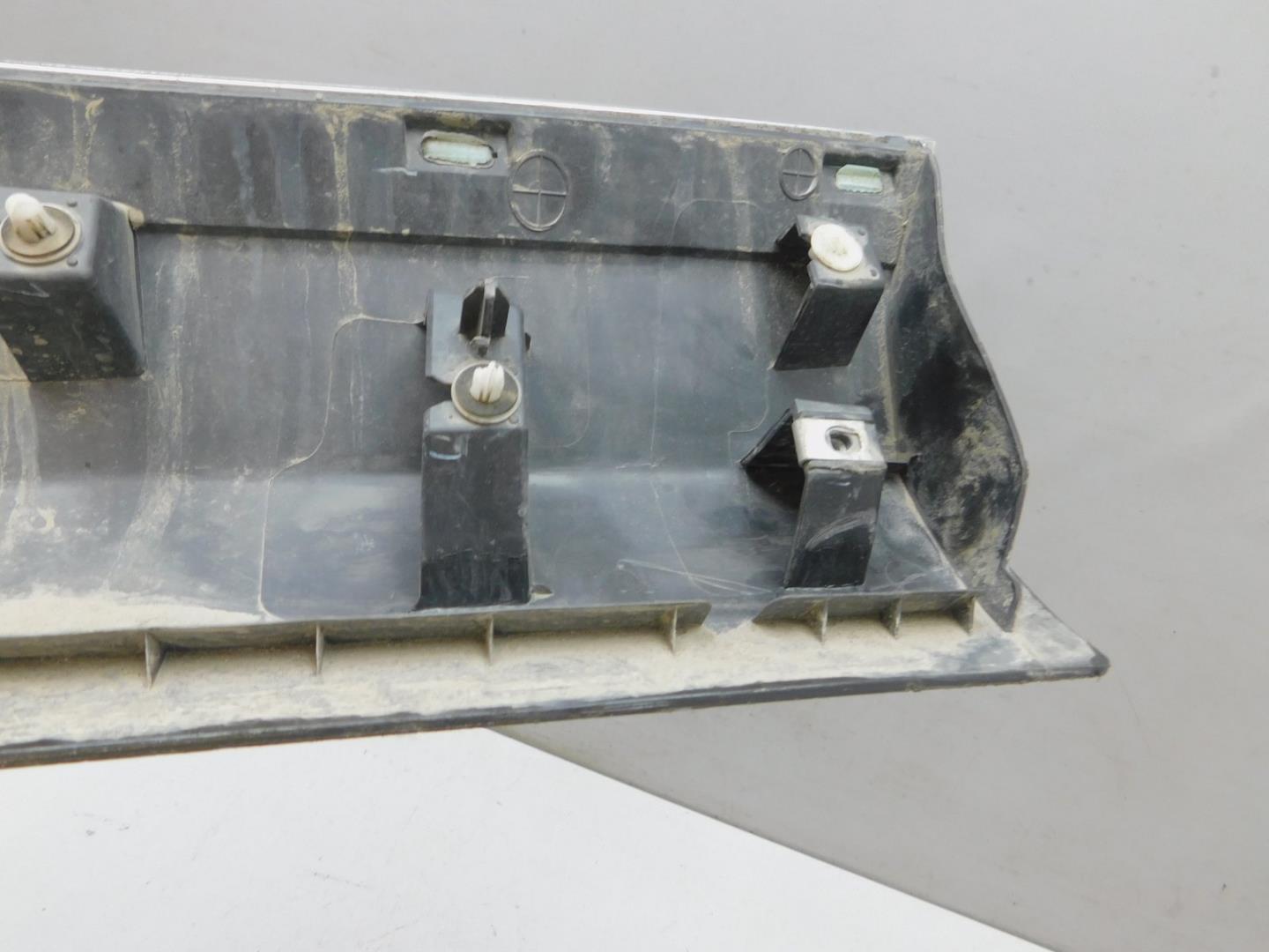 Накладка двери передней правой