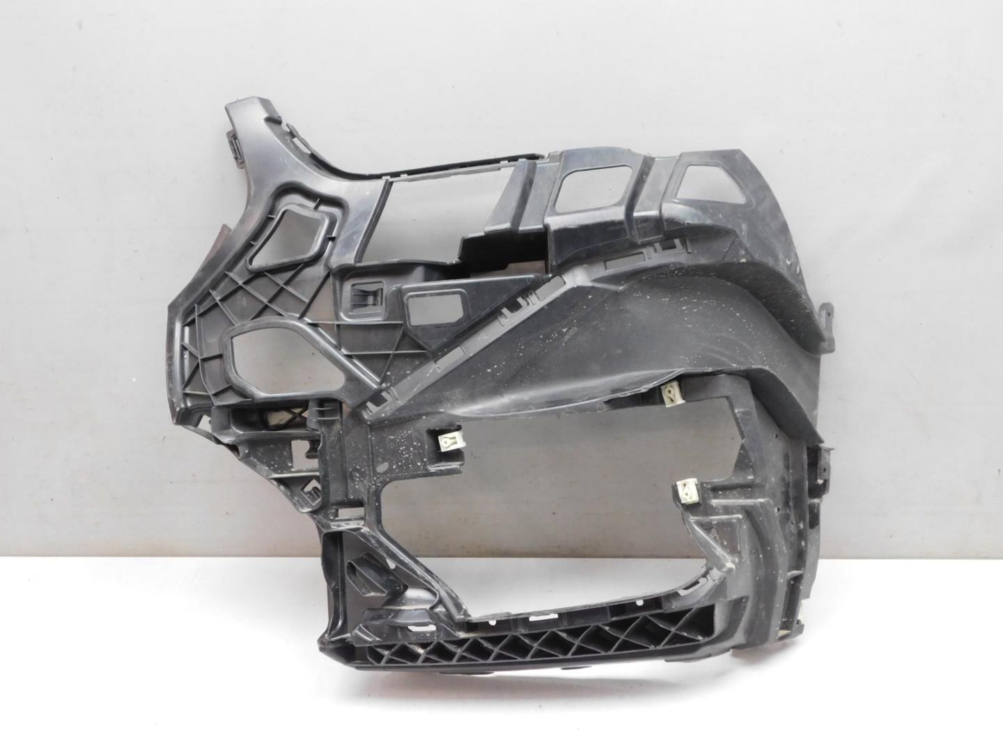 Кронштейн переднего бампера