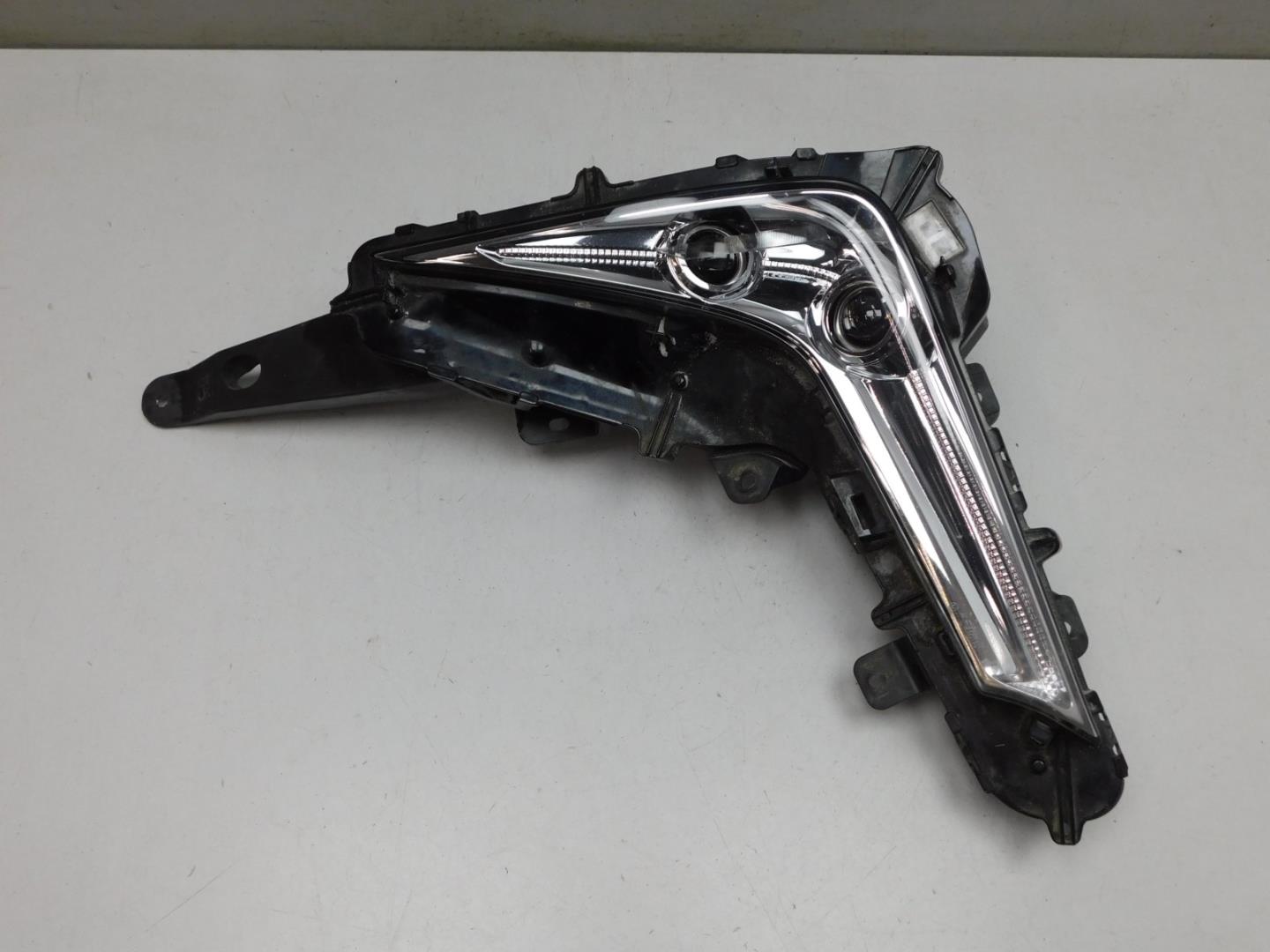 Фара противотуманная левая