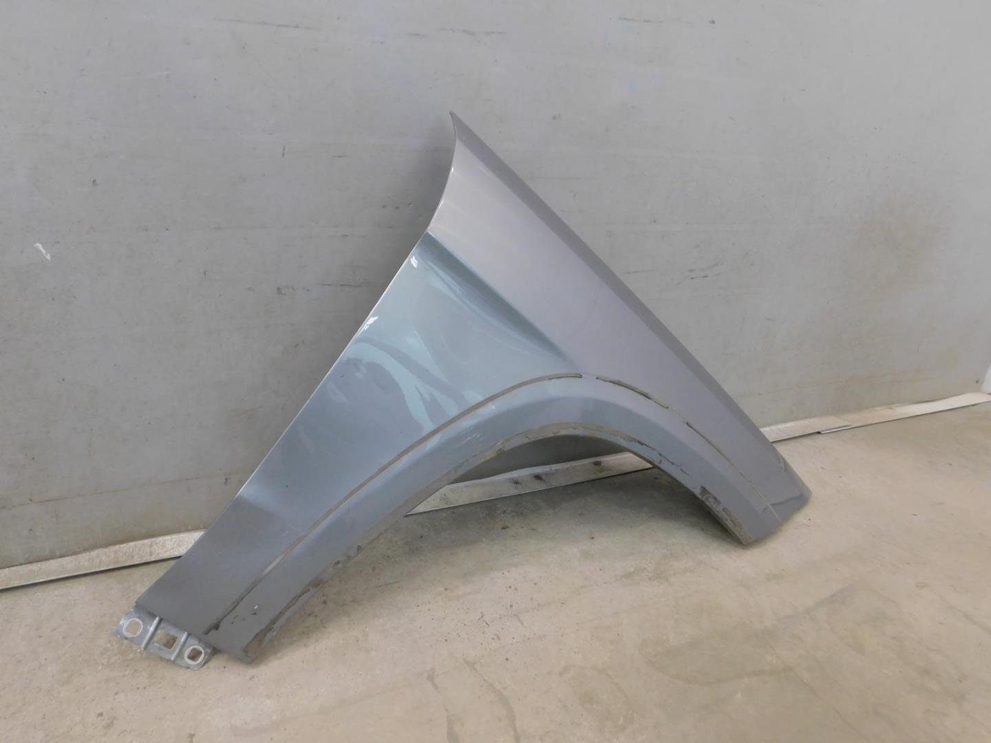 Крыло переднее правое