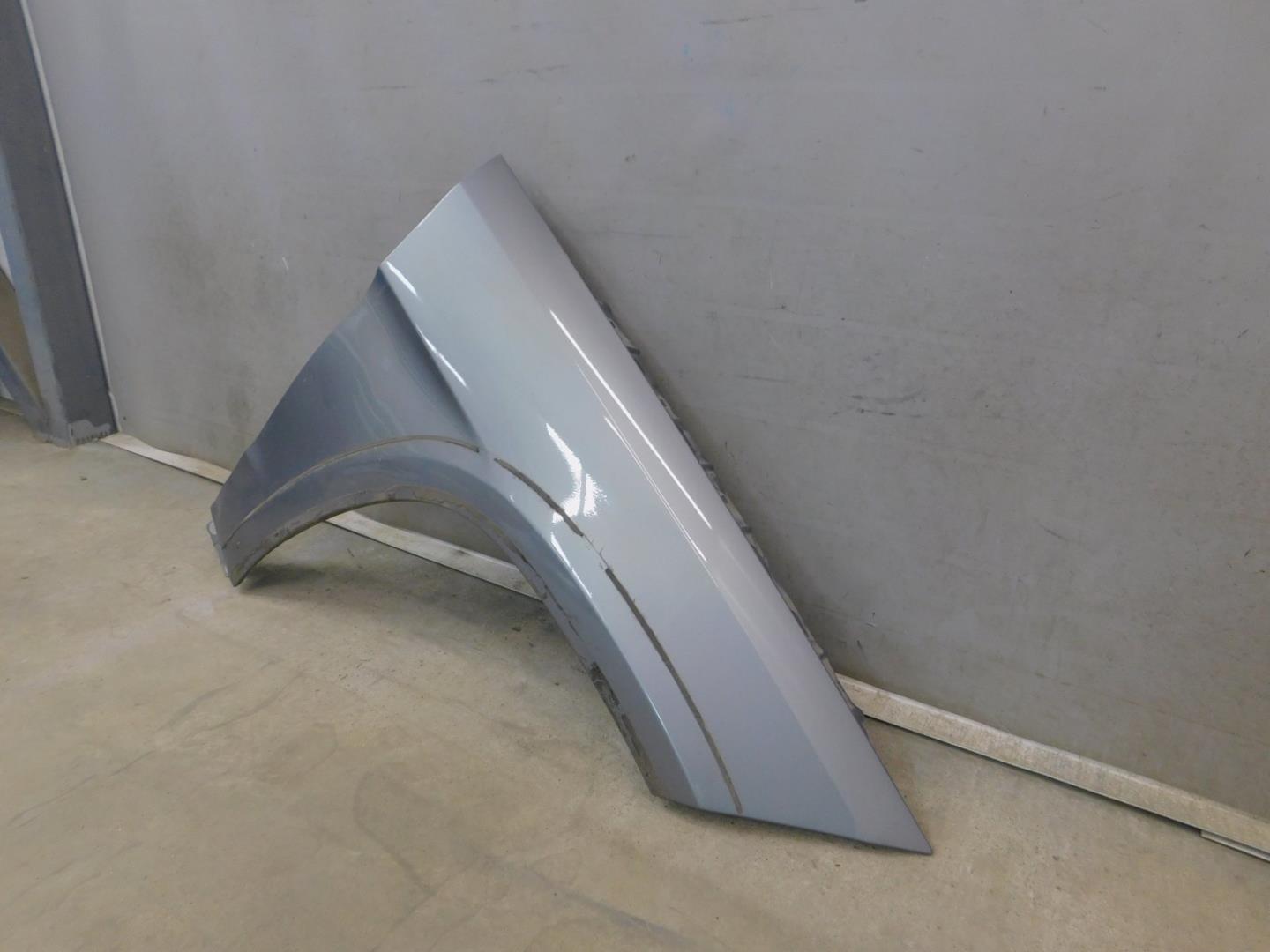 Крыло переднее правое