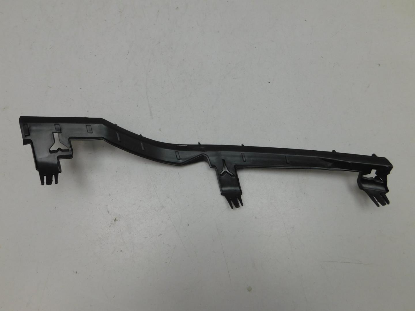 Кронштейн фар правый