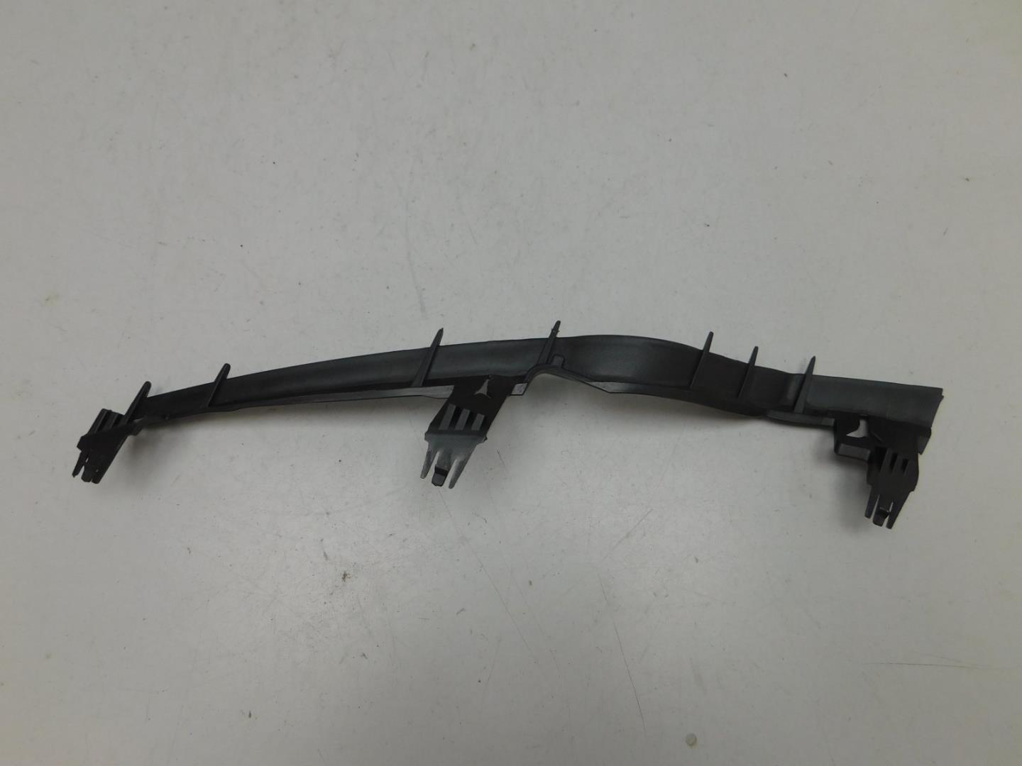 Кронштейн фар правый