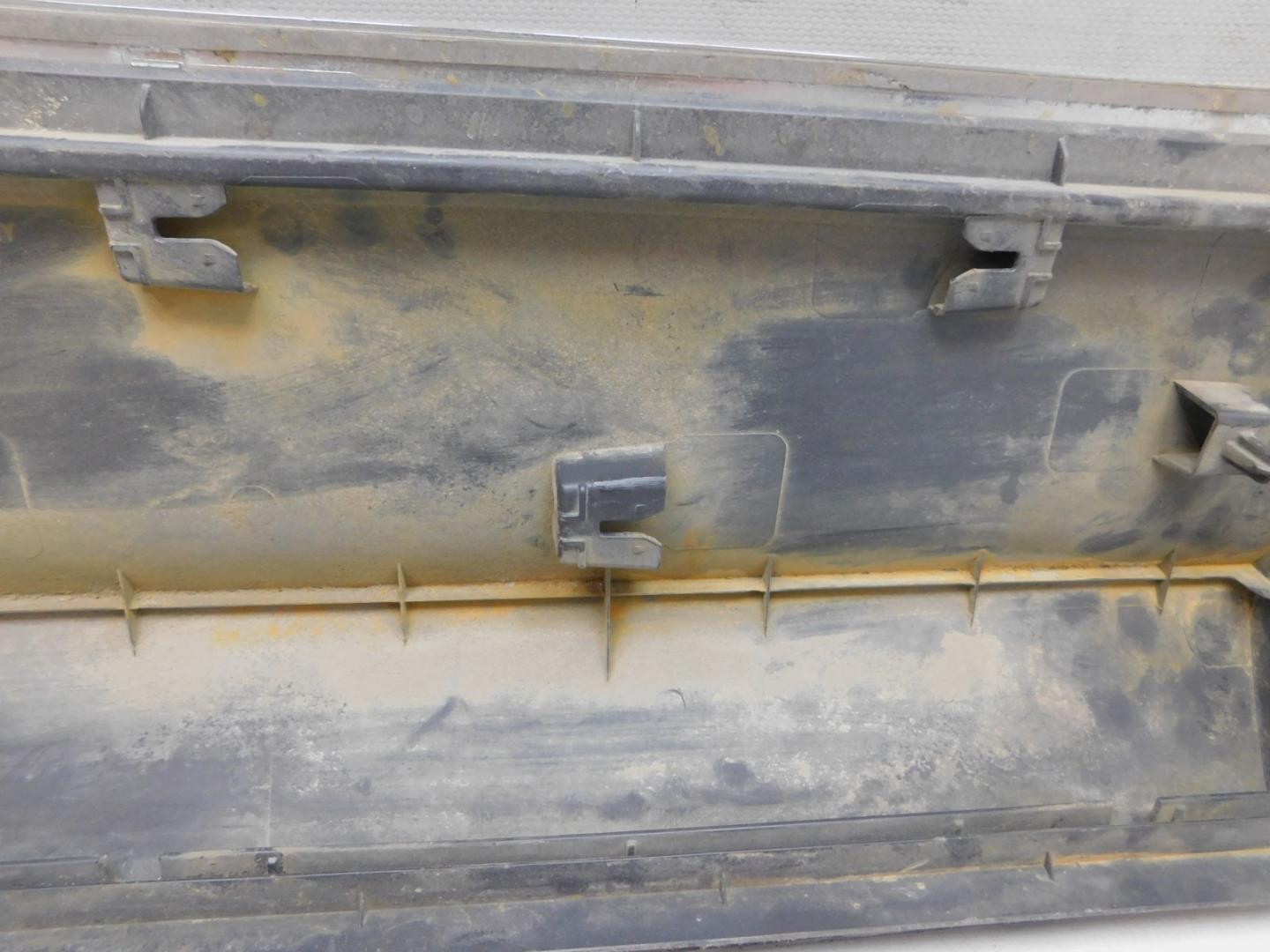 Накладка двери задней левой