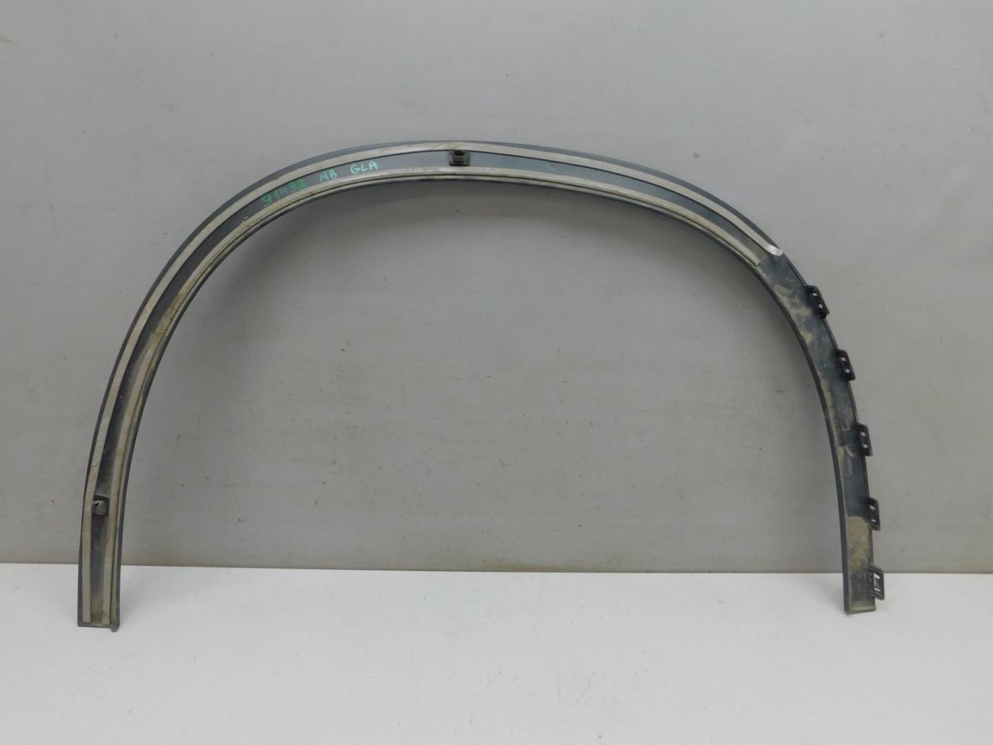 Накладка переднего крыла левого