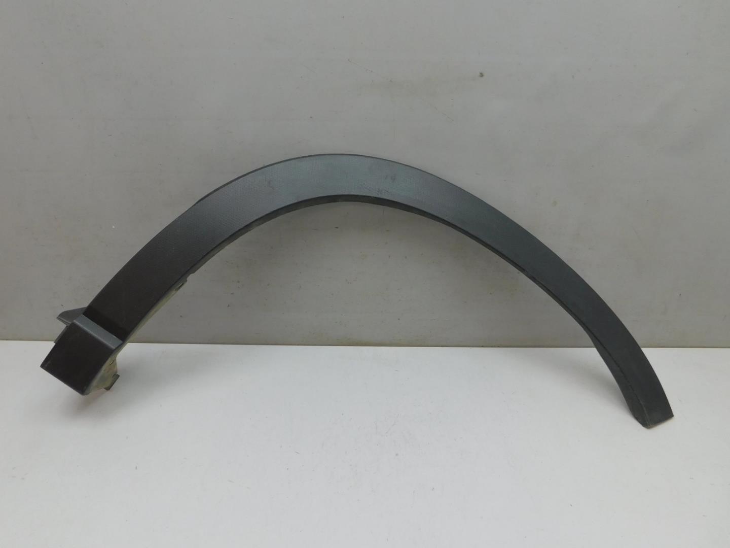 Накладка переднего крыла правого