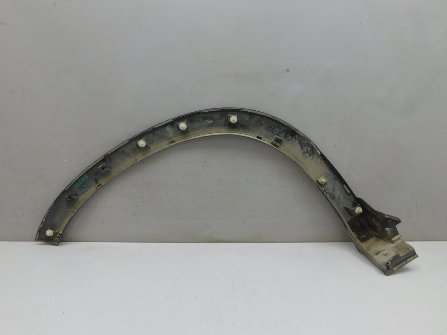 Накладка переднего крыла правого