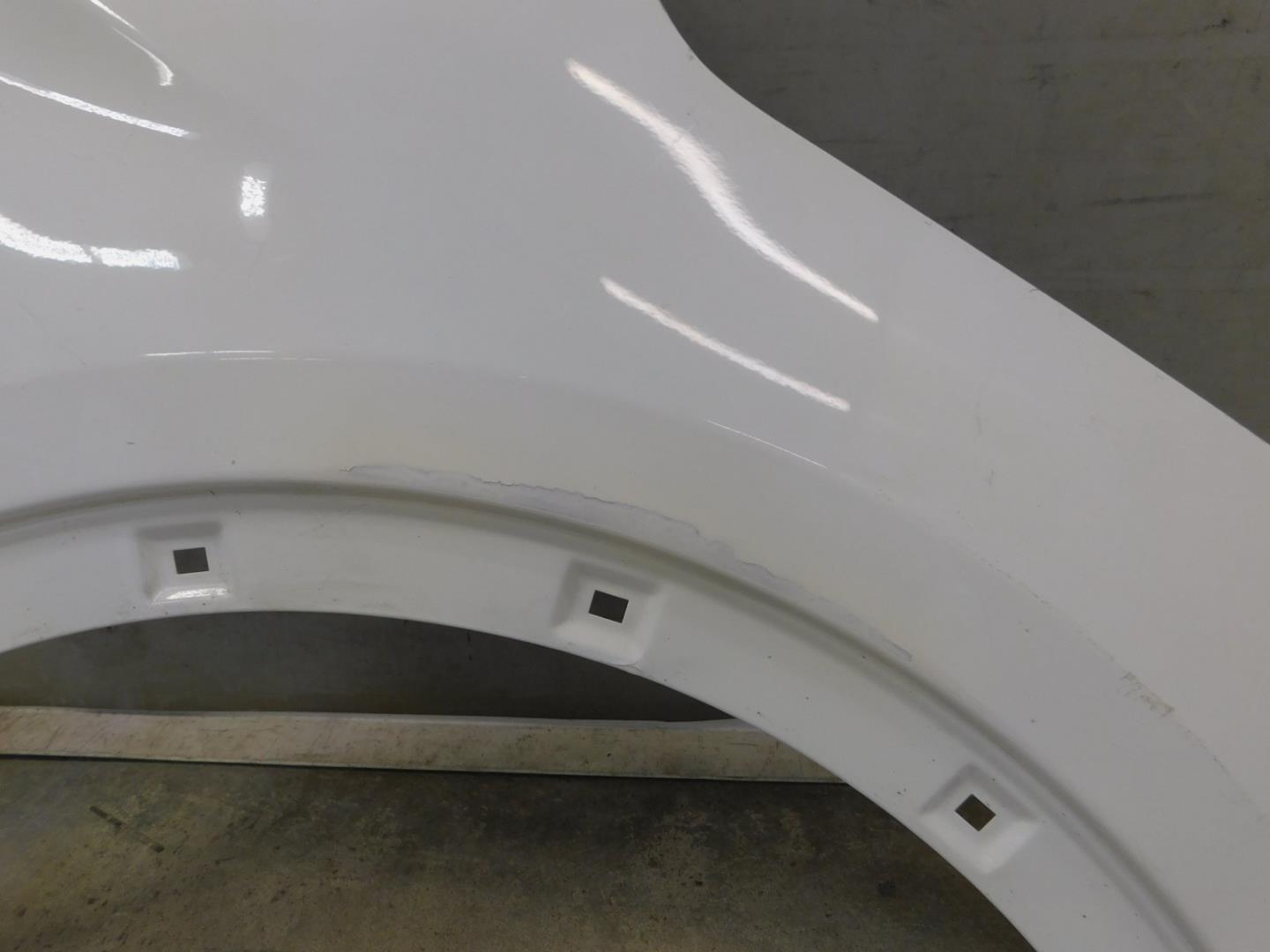 Крыло переднее правое