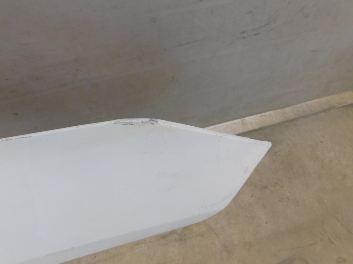 Крыло переднее правое