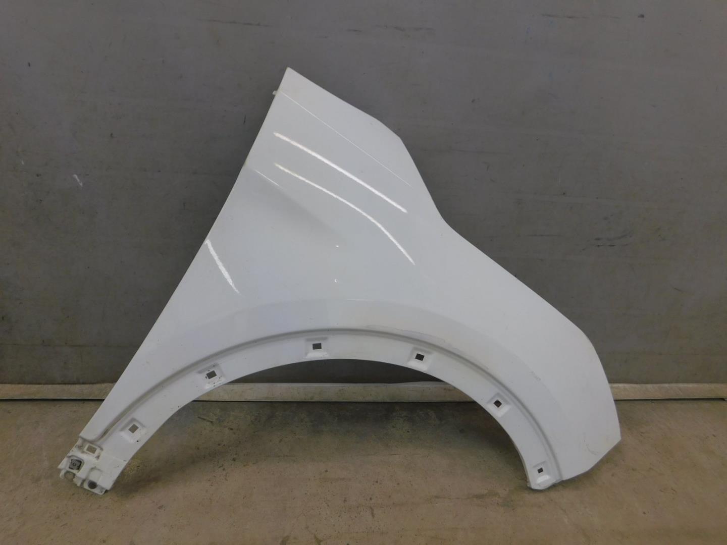 Крыло переднее правое