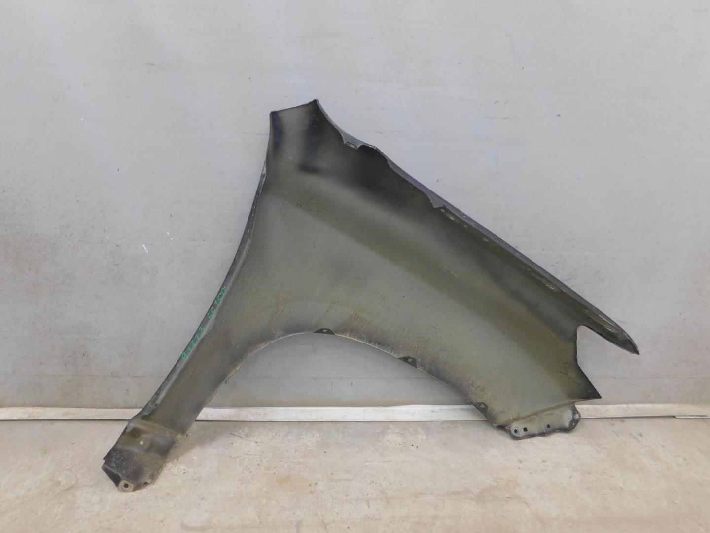 Крыло переднее левое