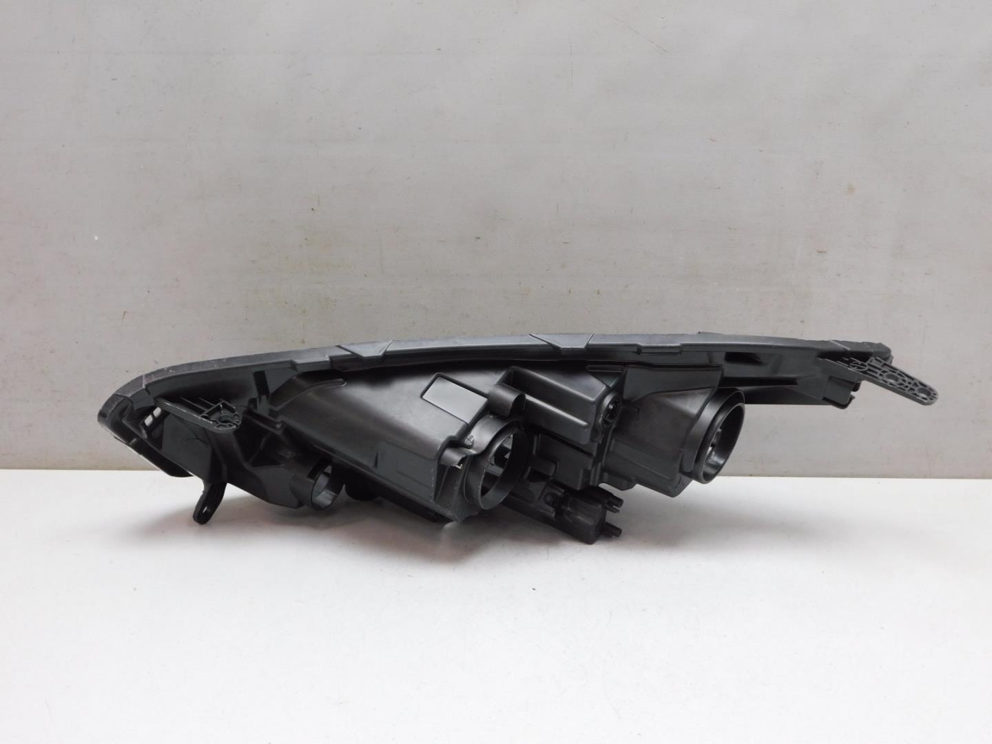 Корпус фары правой