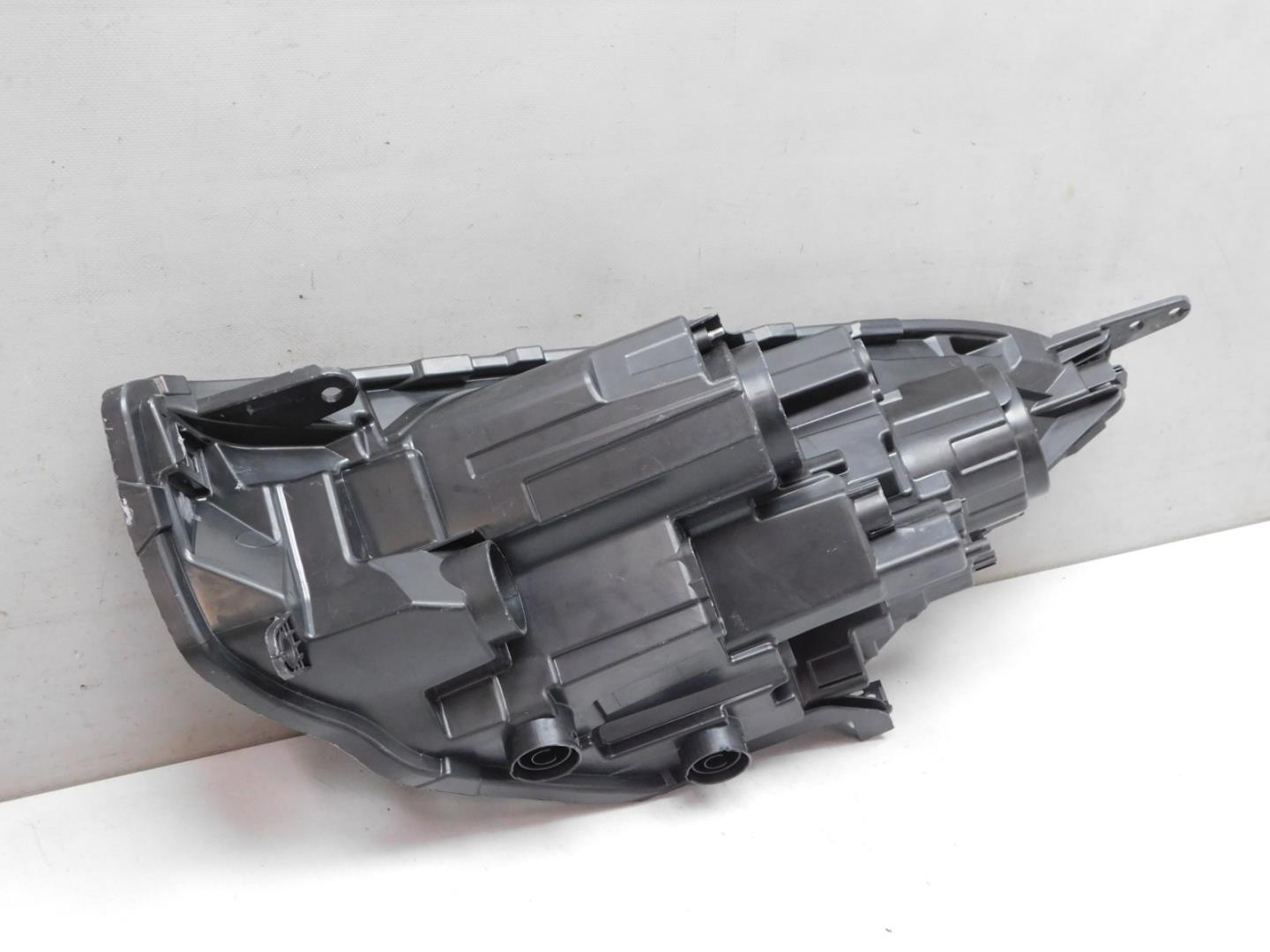 Корпус фары правой