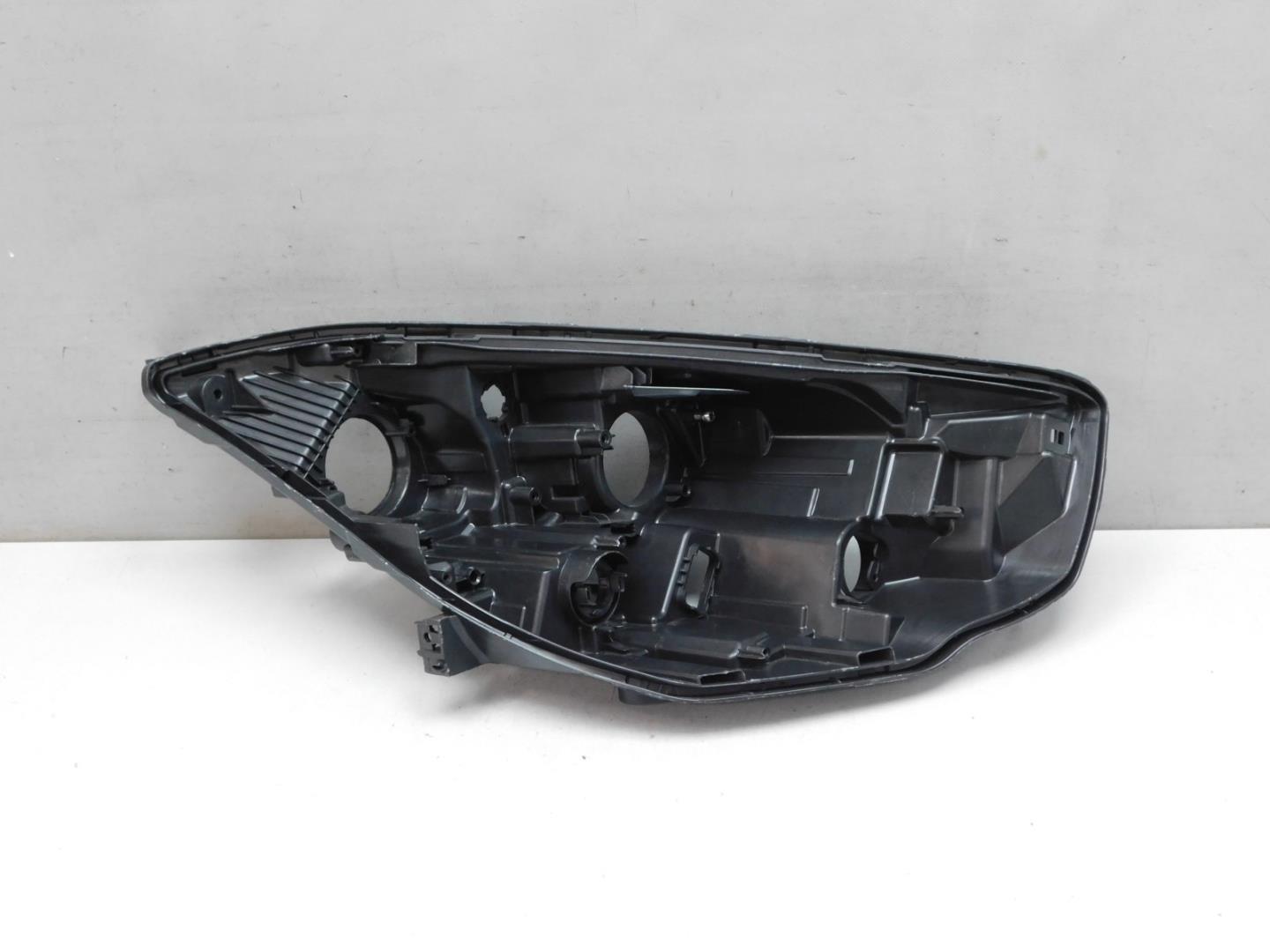 Корпус фары правой