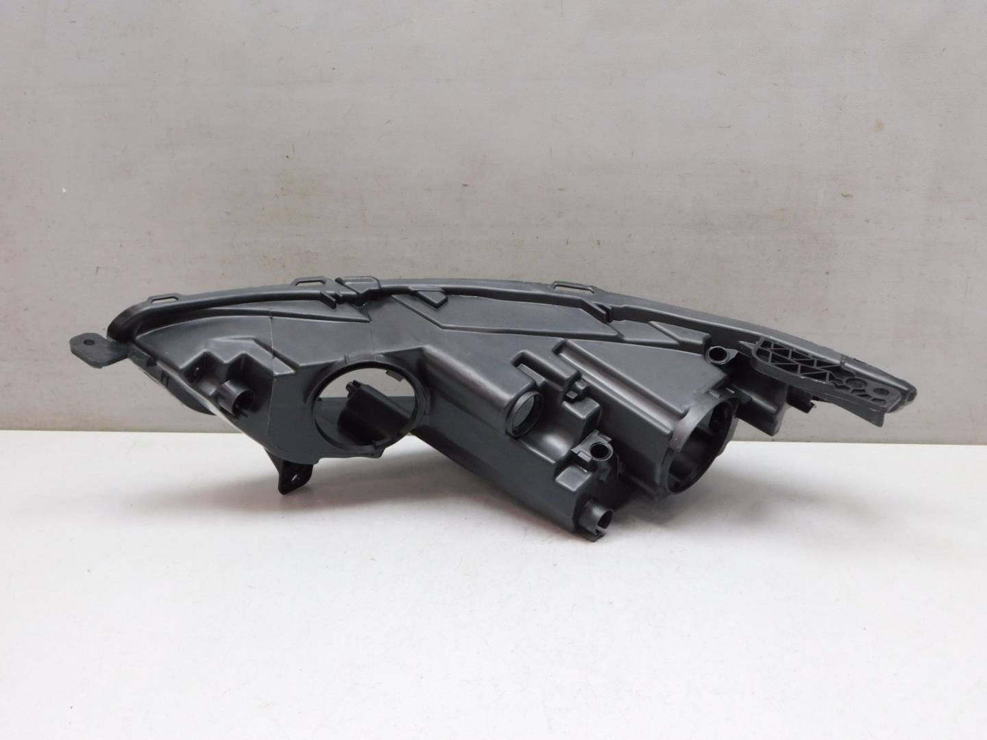 Корпус фары правой