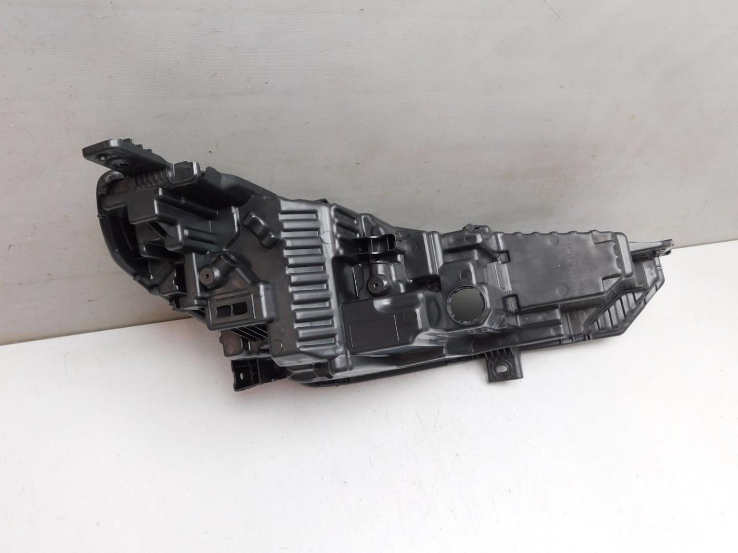 Корпус фары левой