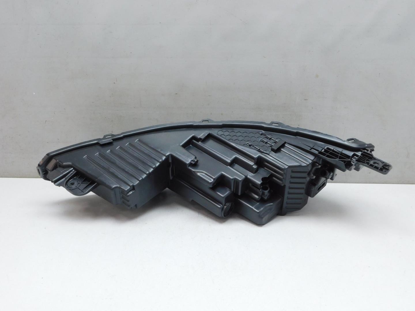 Корпус фары правой