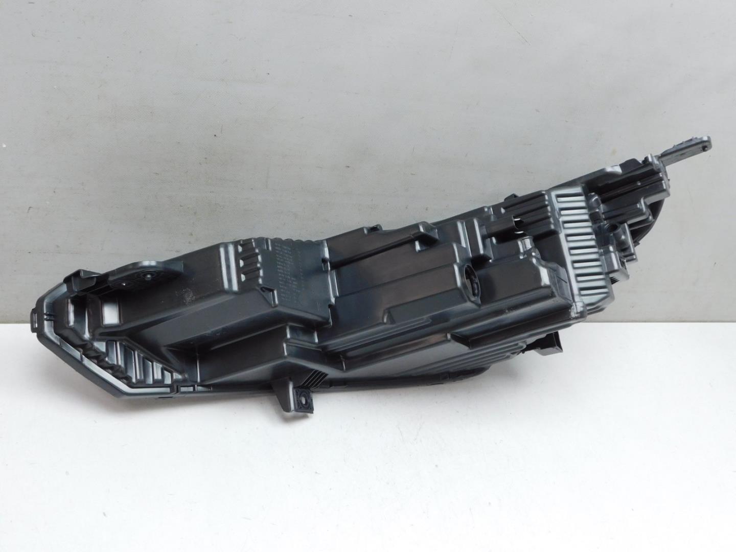 Корпус фары правой