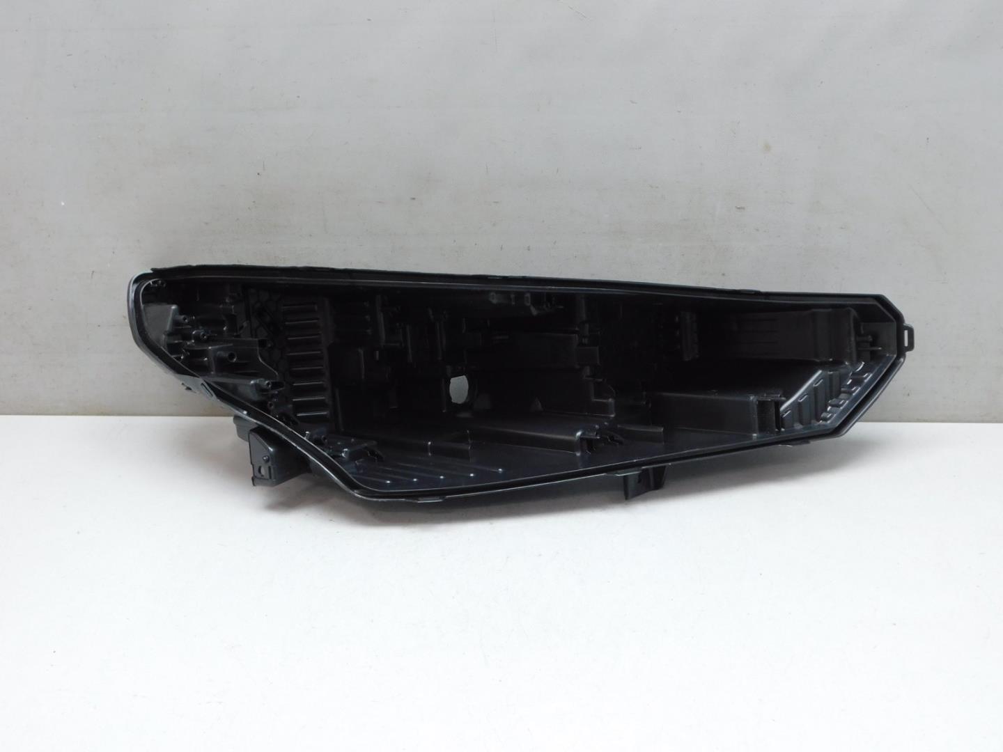 Корпус фары правой